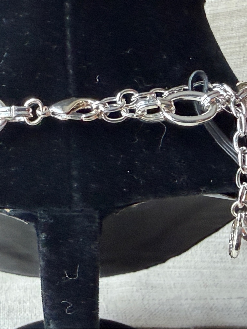 Dana BUCHMAN added & Elegant Silver Tone Necklace & earrings with Clear Crystals - Picture 10 of 11